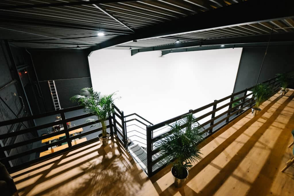Requisiten im Greenscreen Studio Köln